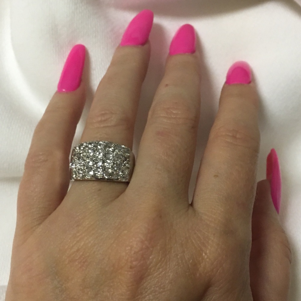 Decorative 24 stone costume ring, size 5.5-6